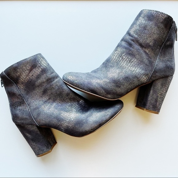 Very G Silver Metallic Boa Print Block Heel Booties Size US 9.5 - Picture 4 of 14